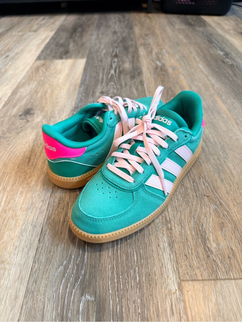 adidas Breaknet Sleek J Green Pink Gum Sneakers 4Y / Women’s 5.5 NWOB